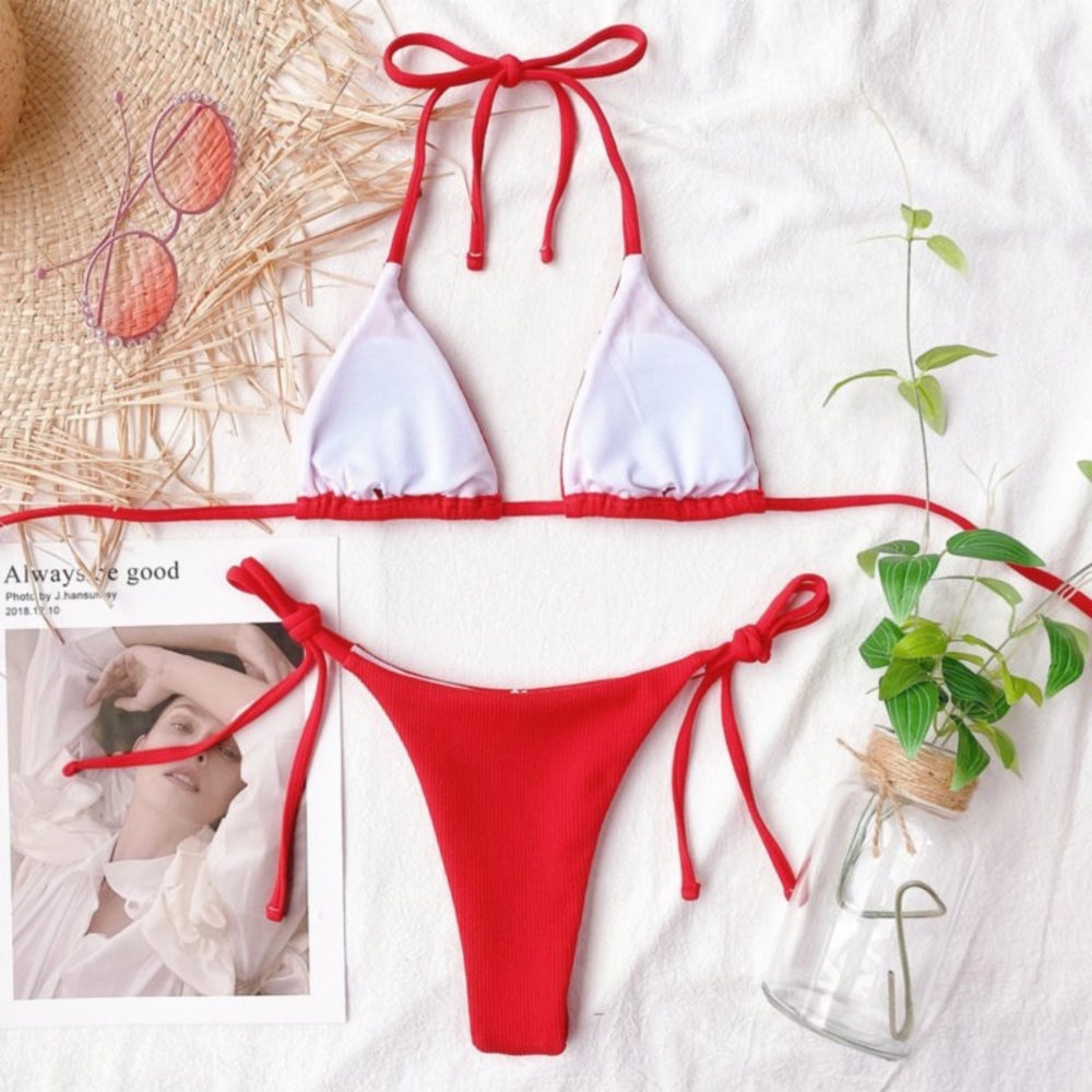 Red bikini - Picture 4 of 5